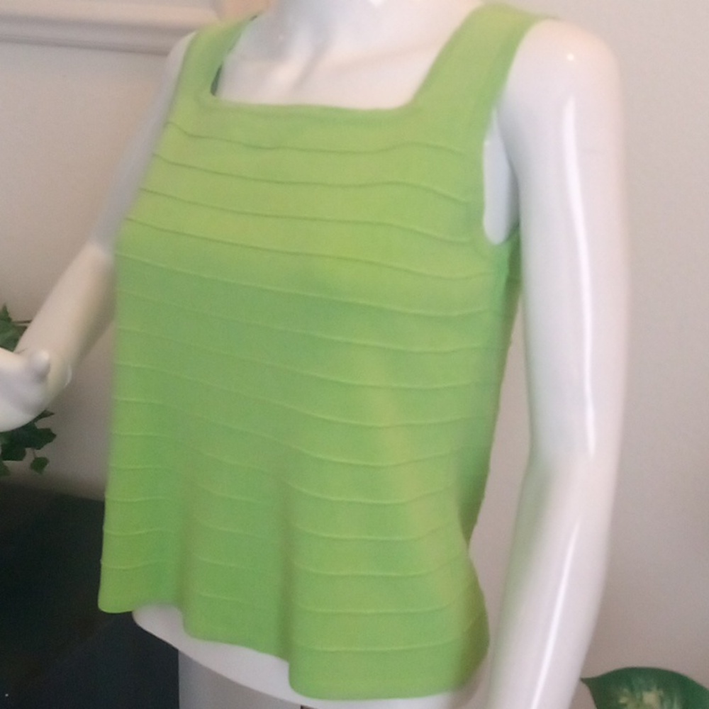 Lightweight Knit Green Sleeveless Top - Size: M - Picture 2 of 8